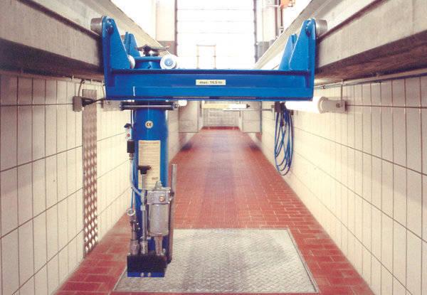 Грузовой подъемник для ямы